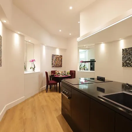 Sant'angelo Exclusive Spacious Art Apartment Rome
