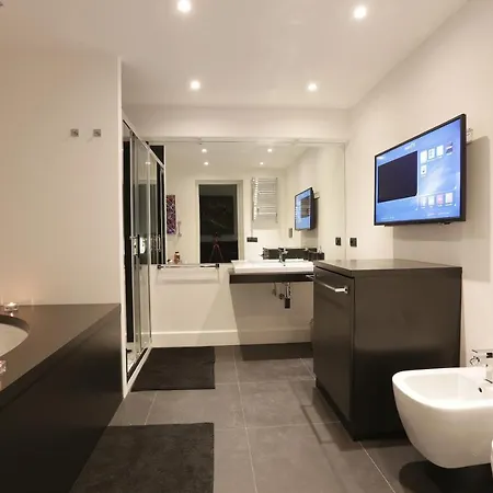 Sant'angelo Exclusive Spacious Art Apartment *